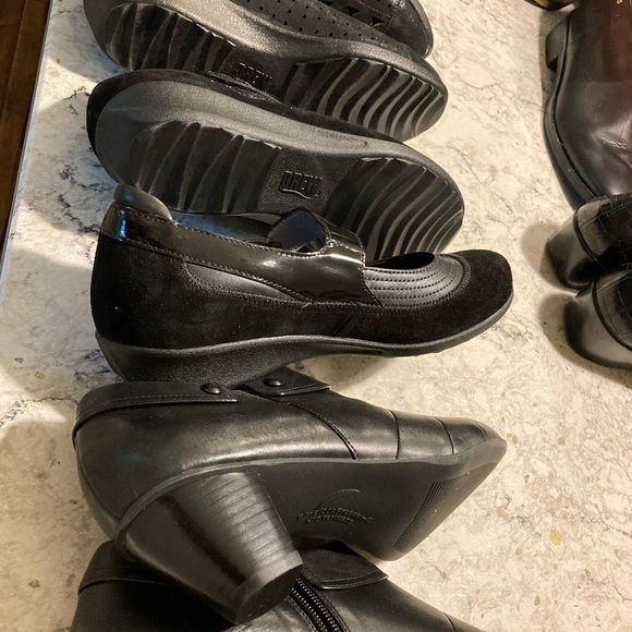 3 pairs of like-new orthotic shoes. Size 9m. - Picture 2 of 3